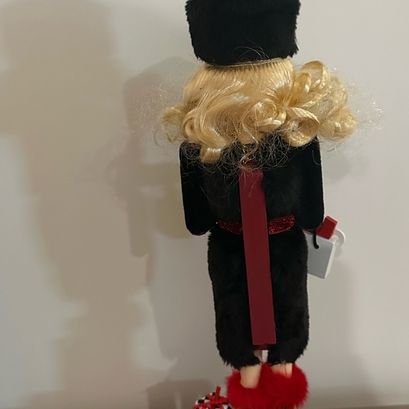 New Tjmaxx Nutcracker Shopping Girl Christmas Figurine - Picture 5 of 7